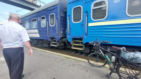 fiets buiten de trein