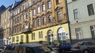 hungary-buildings-nice-but-noisy.jpg