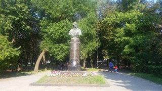 ukraine-chuguyev-statue.jpg