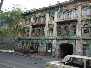 ukraine-dnepropetrvosk-building-delapidated-still-cool.jpg