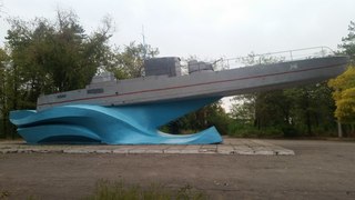 ukraine-mariupol-park-boat.jpg